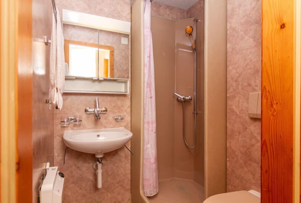 Economy Double Room photo 2