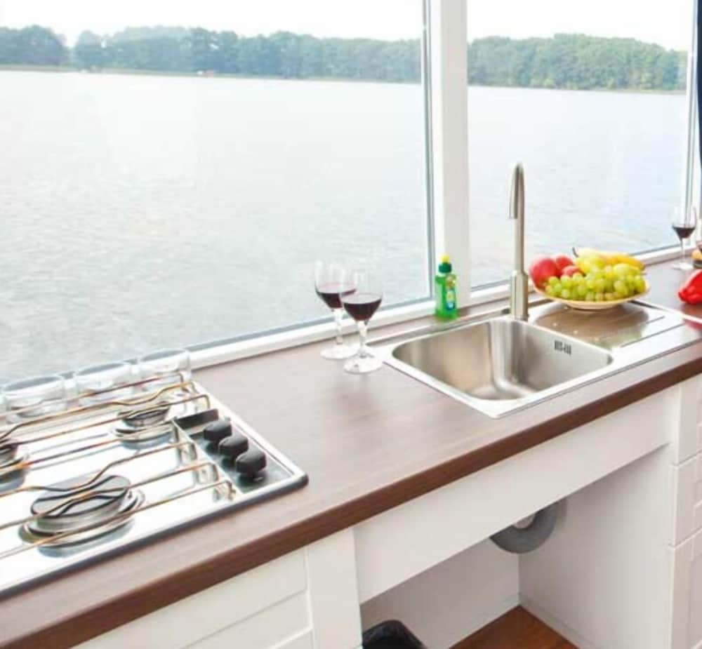 Febomobil 1180 - Barrier-Free Houseboat photo 1