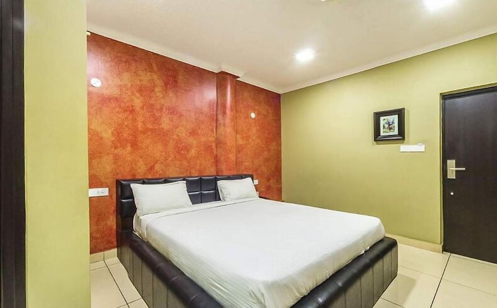Deluxe Double Room, 1 King Bed, Smoking photo 1