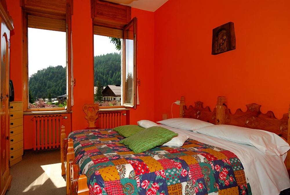 Family Room, Connecting Rooms