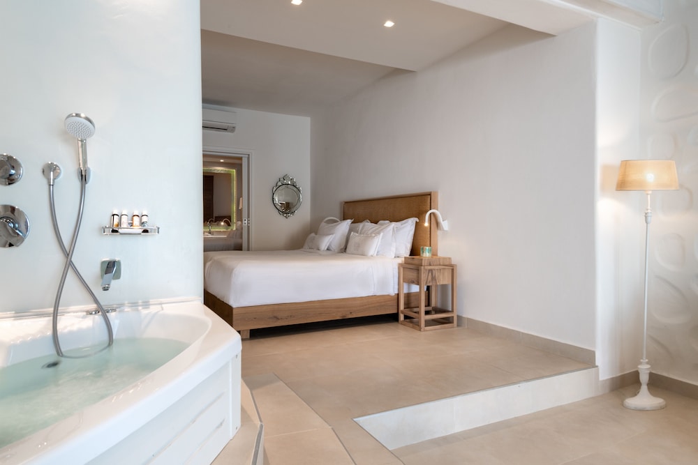 Myconian Grand Suite with Outdoor Sharing Pool, Sea View - Photo 10
