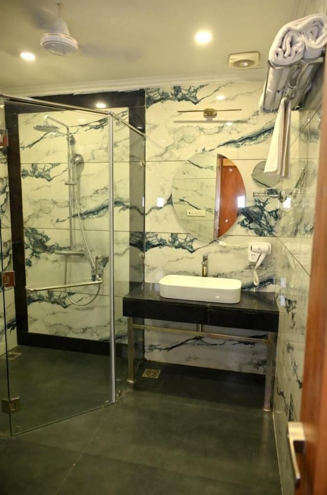Deluxe Room - Photo 2