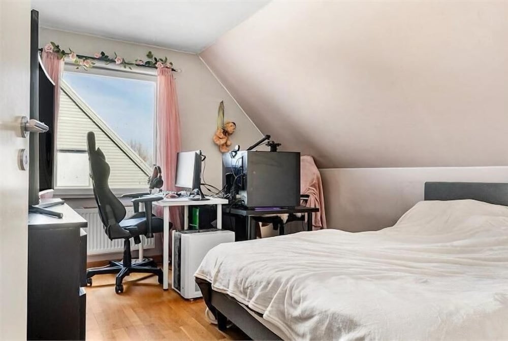 House, 5 Bedrooms, Balcony photo 2