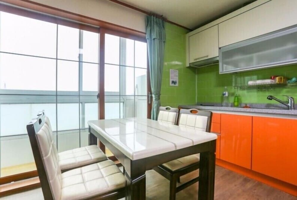Couple Family Room (A) photo 3