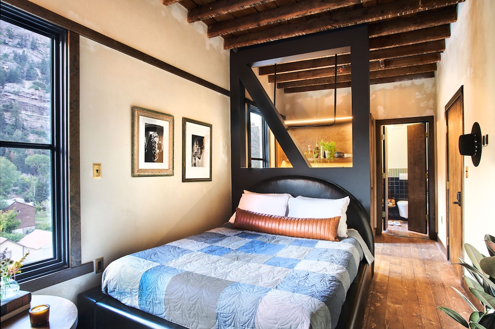 Painted Lady Quarters (Pet Friendly) photo 2