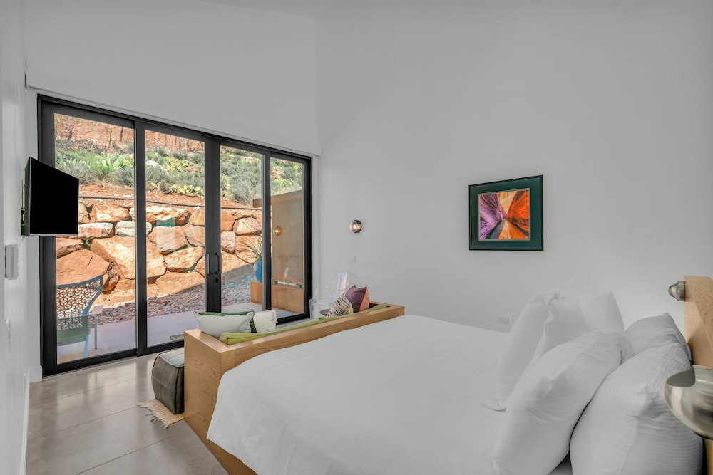 Luxury Studio Suite, 1 King Bed, photo 6