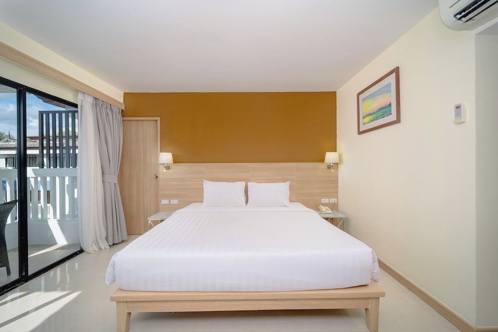 Deluxe Room With Balcony photo 2