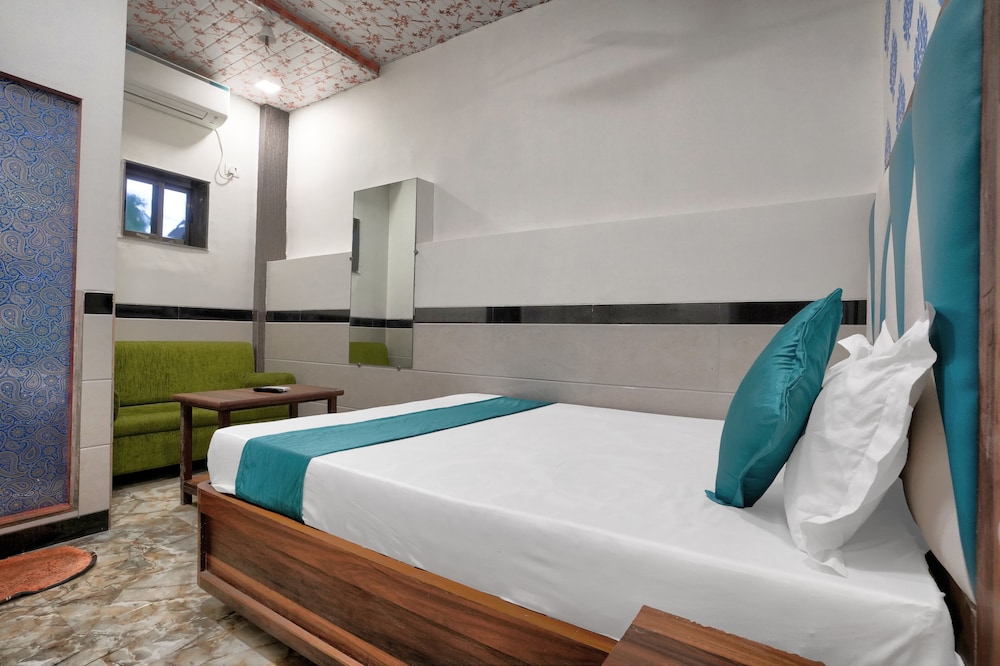 Deluxe Room - Photo 9