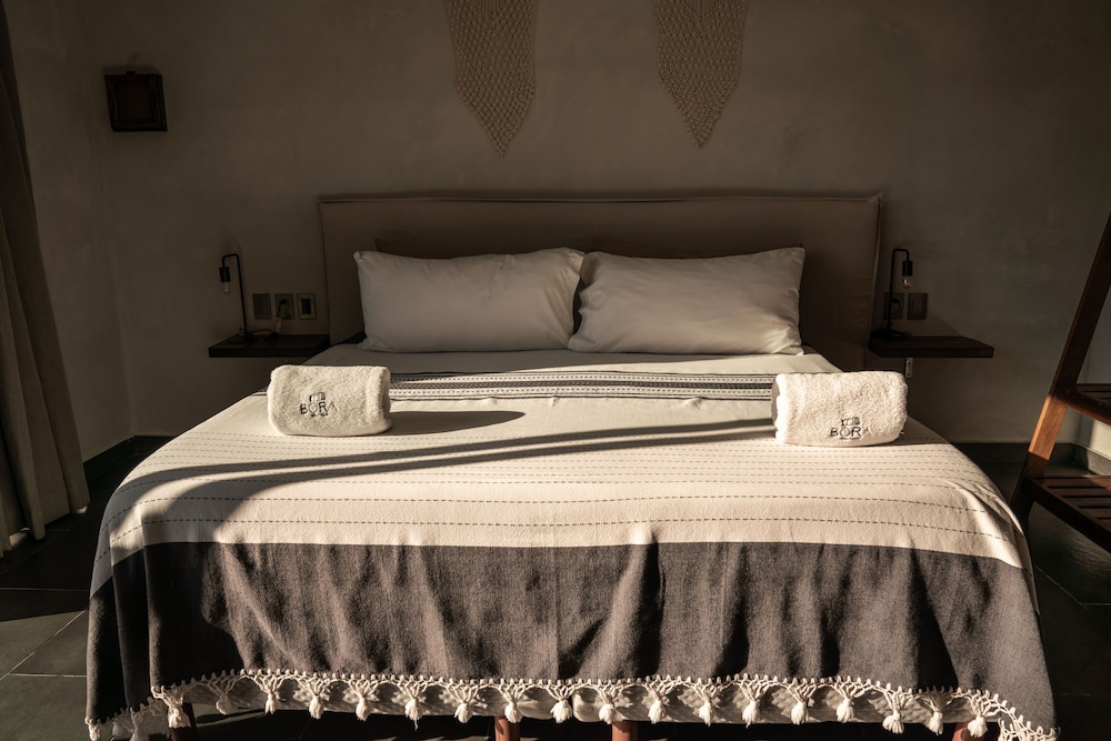 Deluxe Studio Suite - Photo 3
