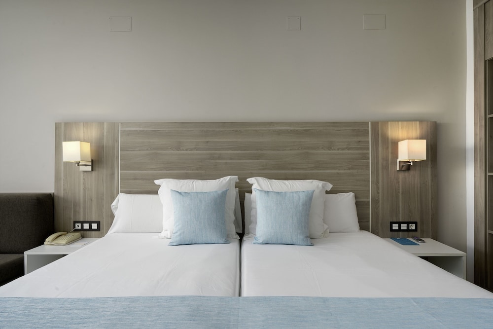 Standard Twin Room Sea View
