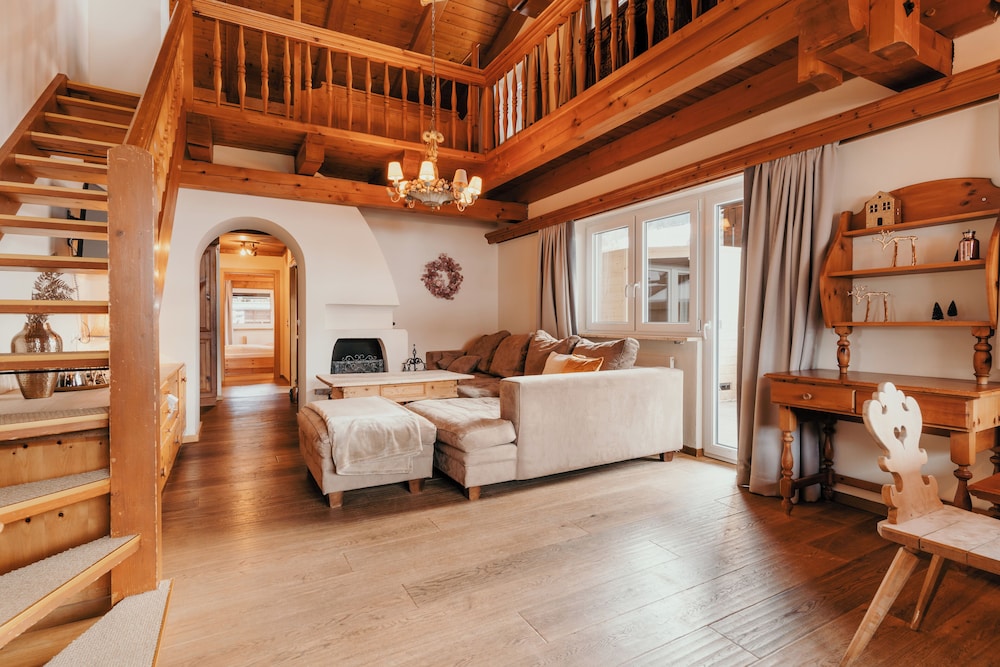Suite, 2 Bedrooms, Balcony (Wolf)