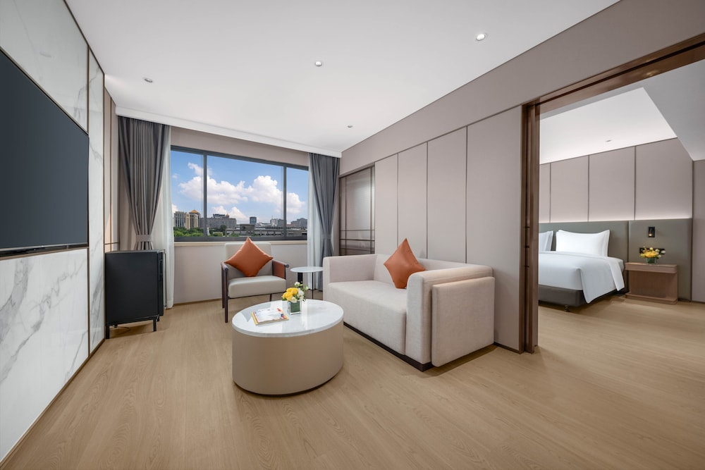 Suite, 1 Bedroom (Minifridge)