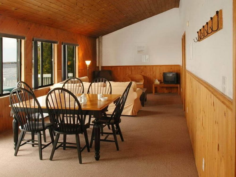 Deluxe Cottage, 3 Bedrooms, Fireplace, Lake View photo 3