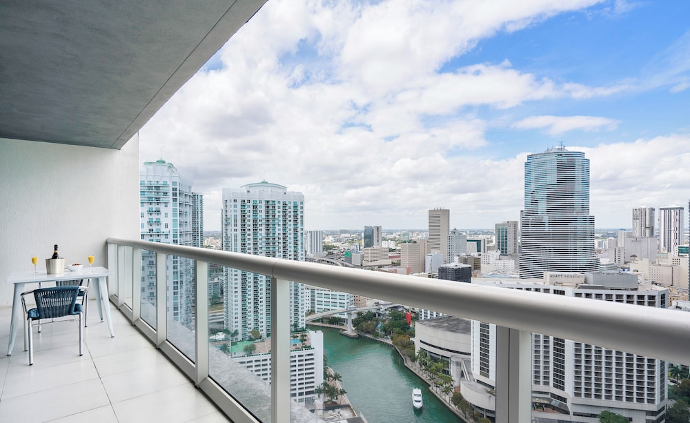 Boutique Apart, 1 King & Sofa Bed, Sauna, River/City Views, Balcony3403 thumbnail 5