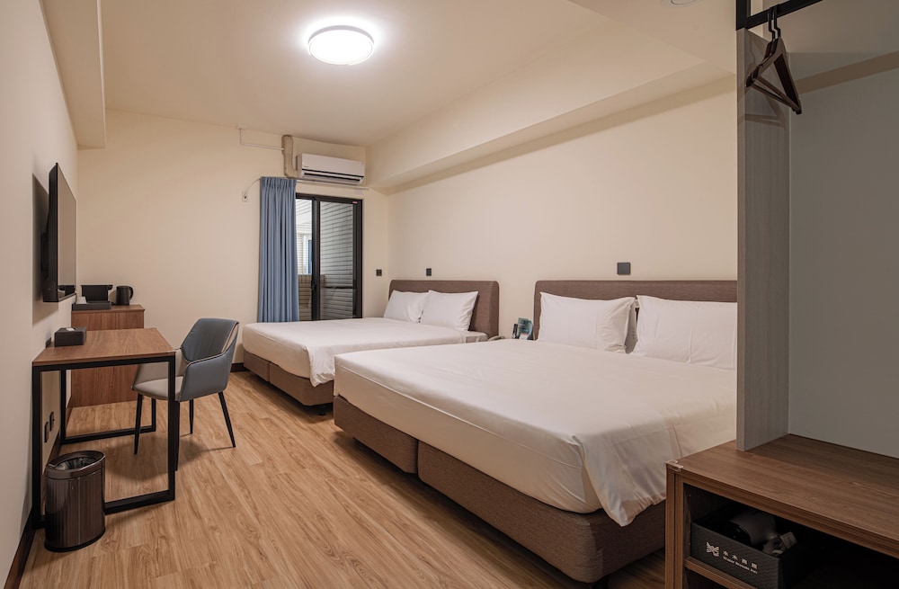 Standard Quadruple Room, Balcony