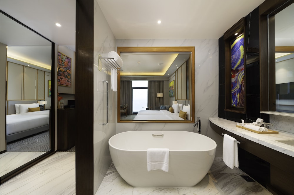 Deluxe Twin Room Seaview - Photo 8