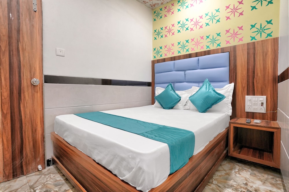 Deluxe Room - Photo 8