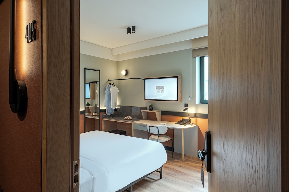 City Double or Twin Room - Photo 1