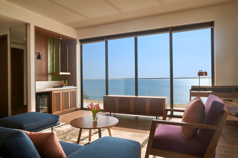 Suite, Balcony, Sea View - Photo 4