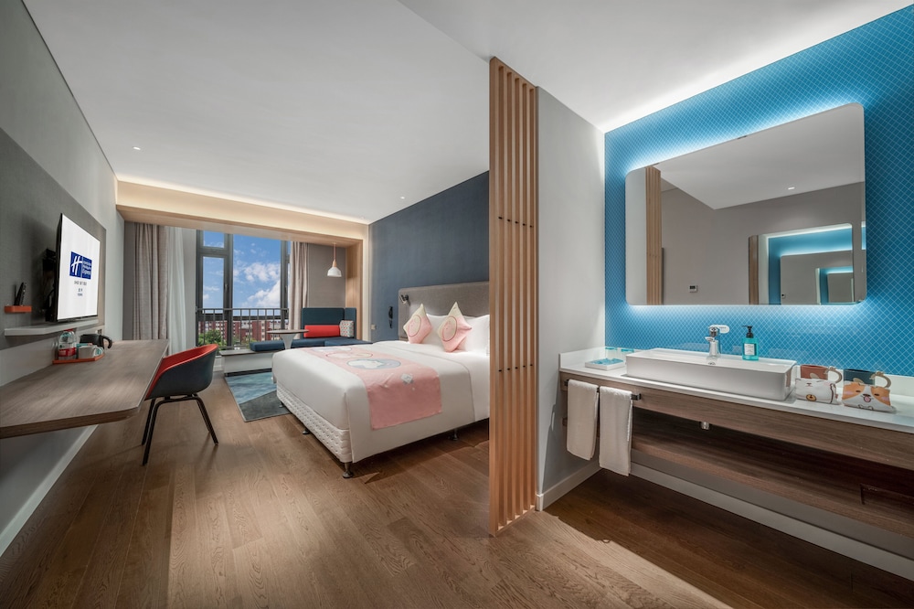 Standard Room, 1 King Bed, City View (Specialty) - Photo 3