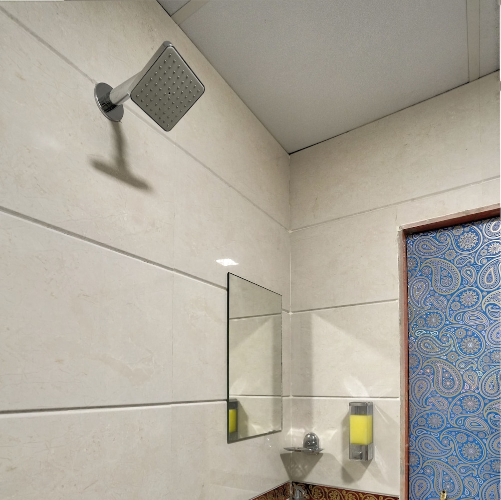 Deluxe Triple Room - Photo 9