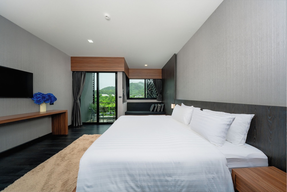 Family Room, 2 Bedrooms