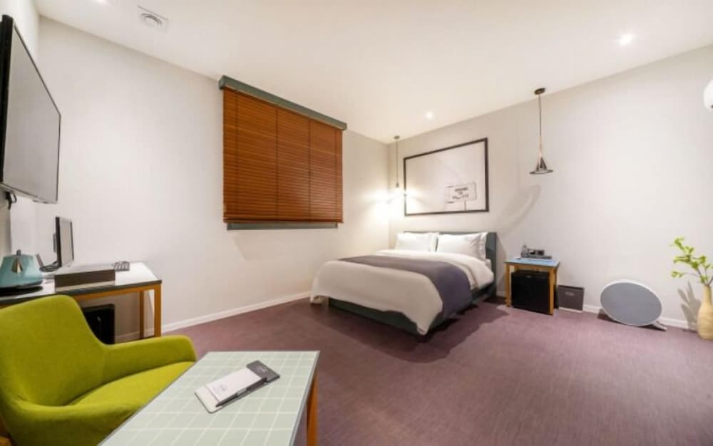 Standard Double Room - Photo 12