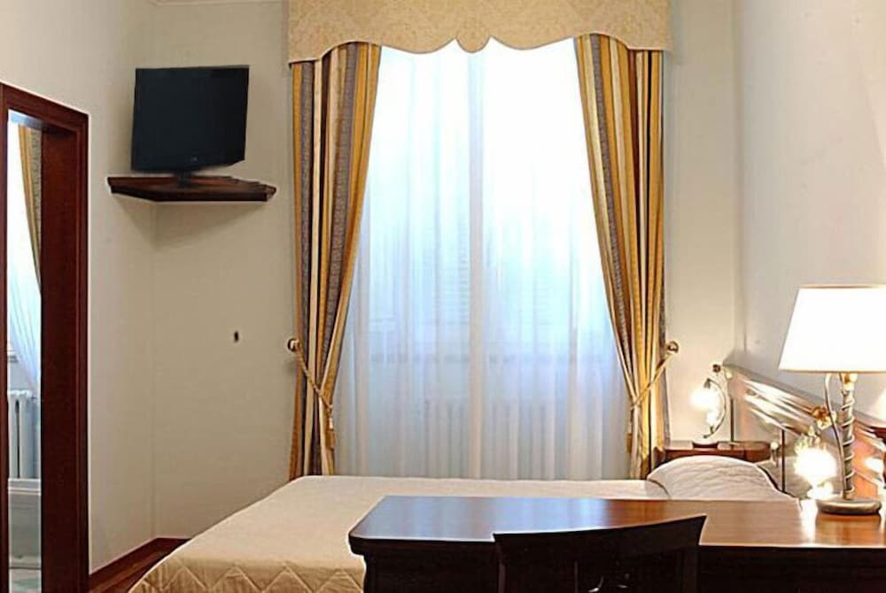Standard Double or Twin Room, Patio, Garden View