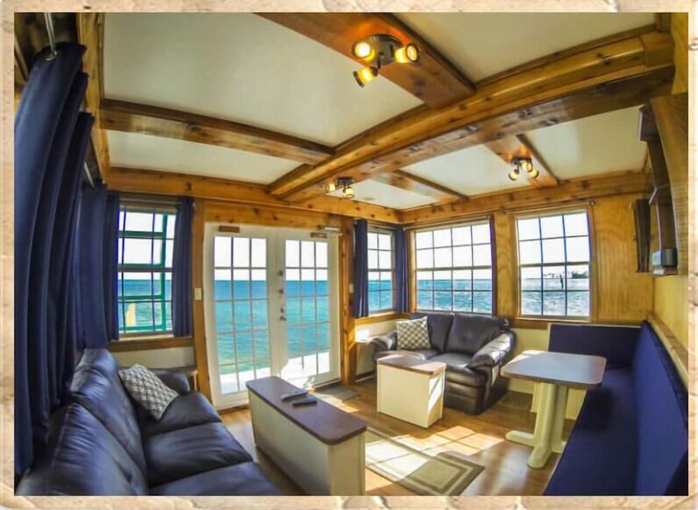 Standard Room, 2 Bedrooms, Non Smoking, Private Bathroom (Mama Linda Houseboat) photo 2