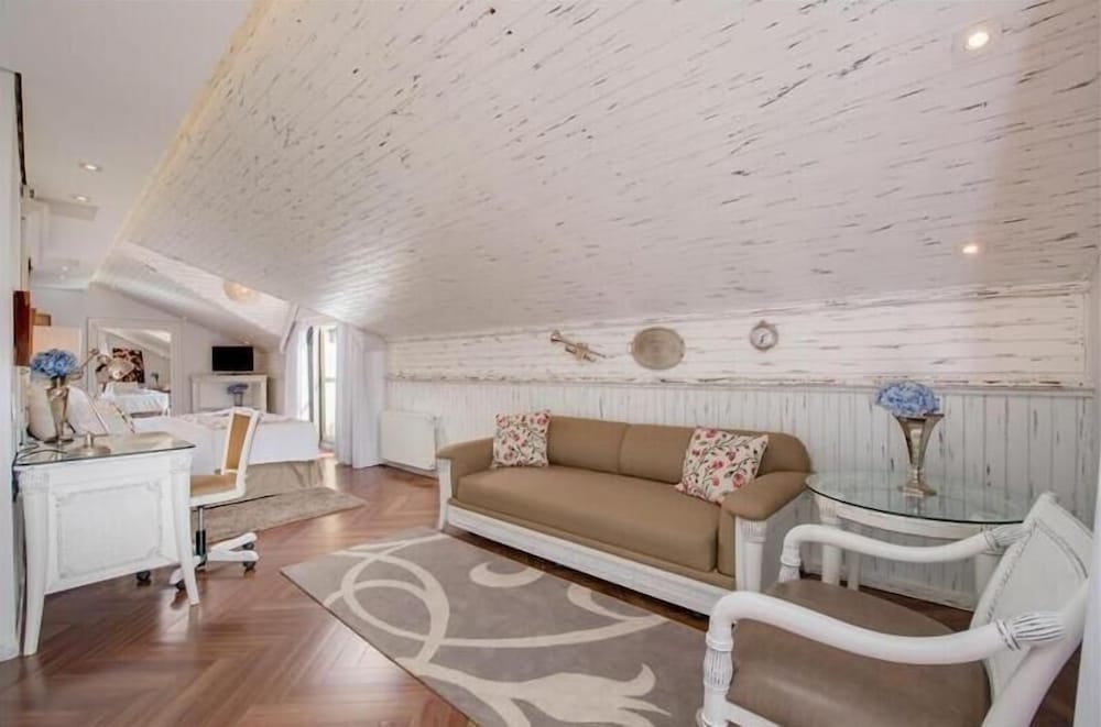 Junior Suite, Balcony - Photo 3