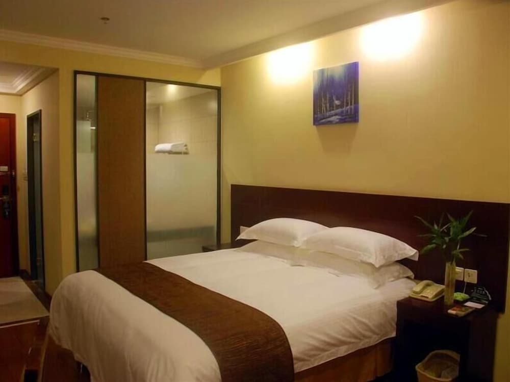 Room, 1 King Bed photo 2