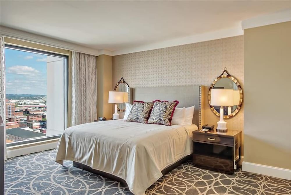 Suite, 1 Bedroom, Accessible thumbnail 5