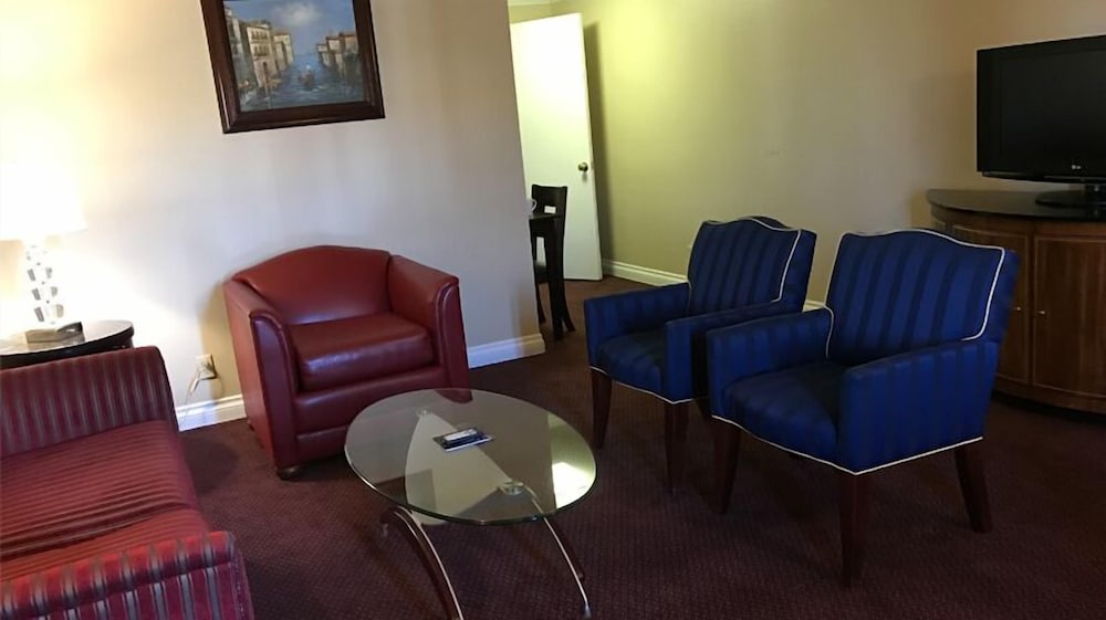 Executive Suite, 1 King Bed - Photo 5