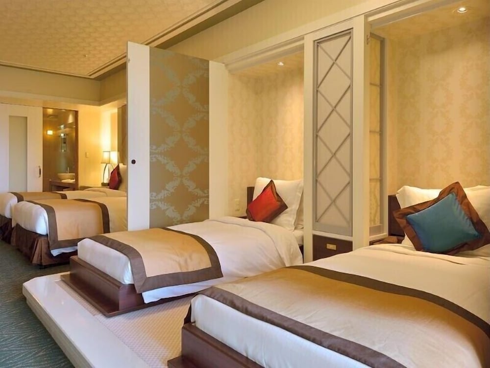 Spa Suite for 4 People with Spa, Non Smoking photo 3