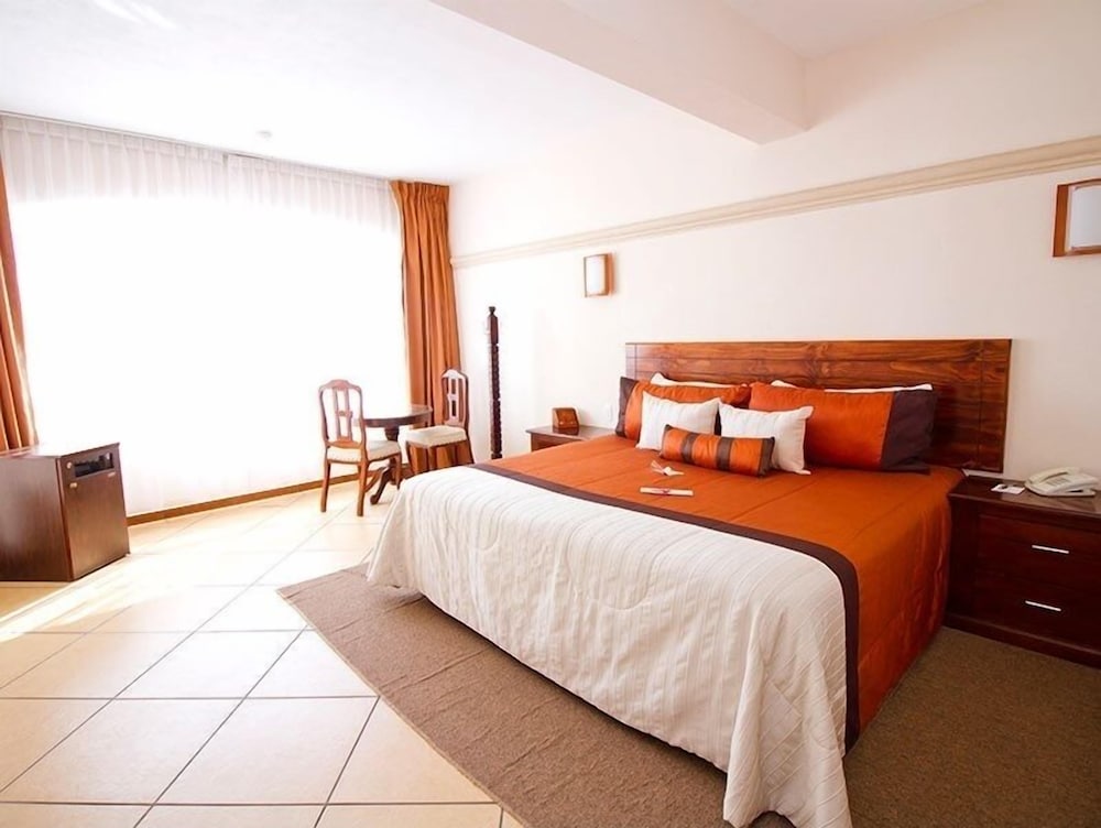 Junior Room, Lake View