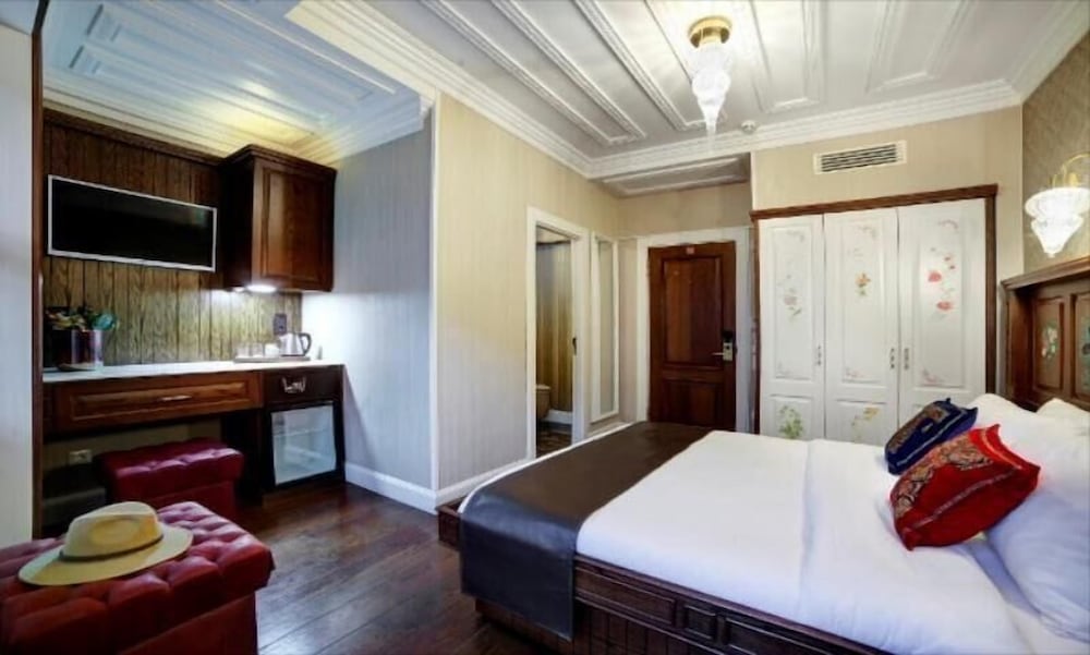 Standard Double or Twin Room photo 3