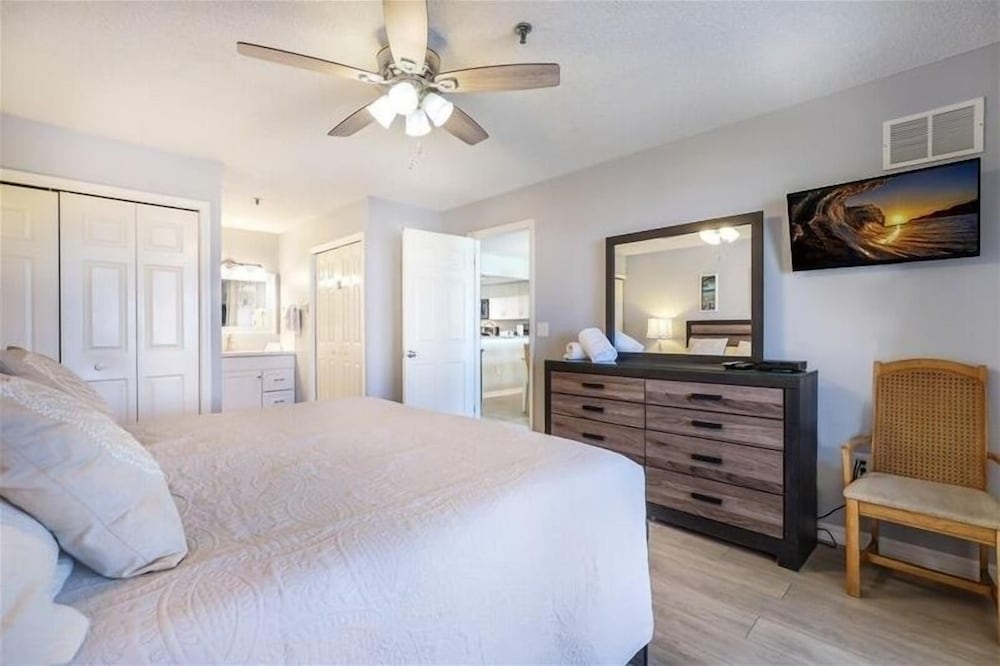 Condo, 2 Bedrooms photo 2
