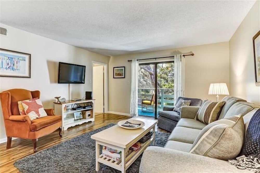 Condo, 2 Bedrooms photo 1