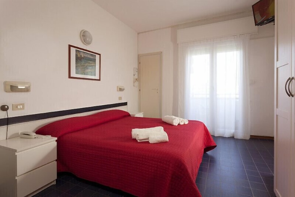 Basic Double Room, 1 Double Bed - Photo 4
