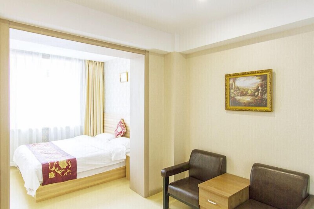 Suite Room - Non Smoking,Eco Plan (Stairs Only,Second Or Third Floor)