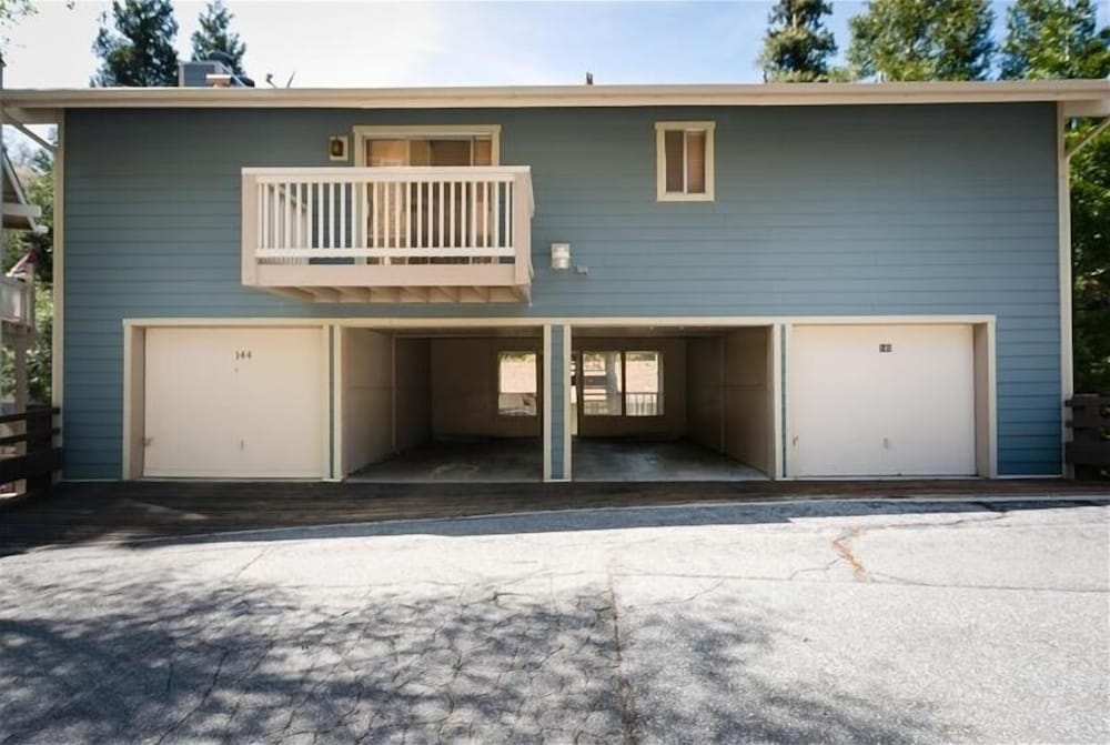 Condo, 2 Bedrooms