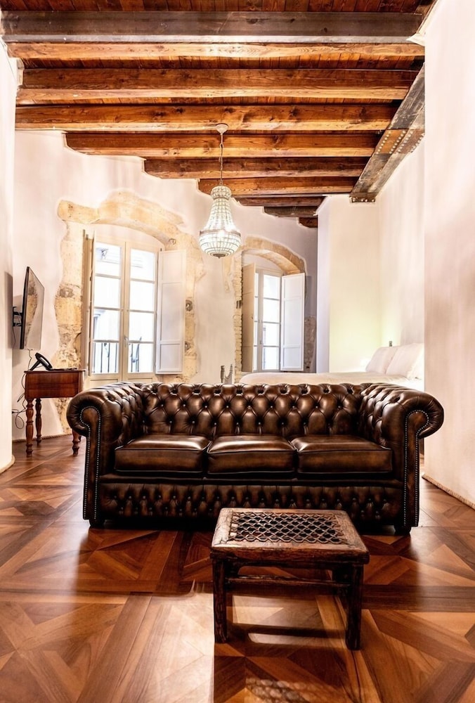 Standard Studio Suite, Balcony, City View