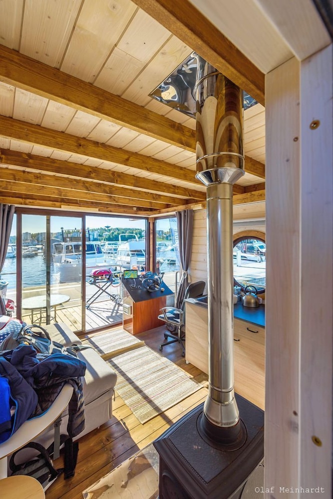 Classic Apartment, 1 Double Bed, Lake View, Lakeside photo 1
