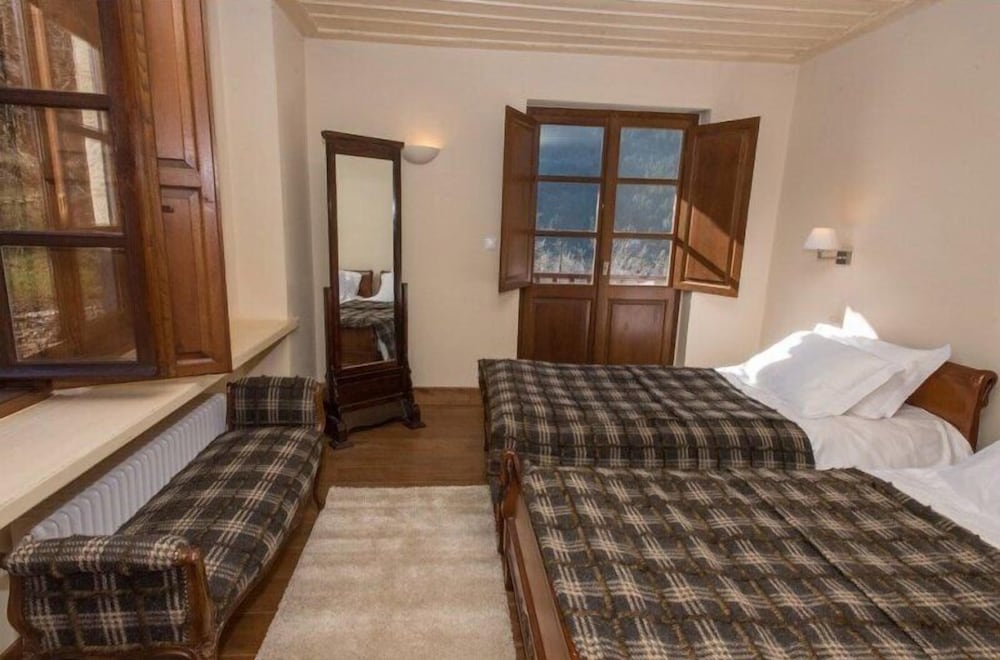Traditional Apartment, 2 Bedrooms photo 3