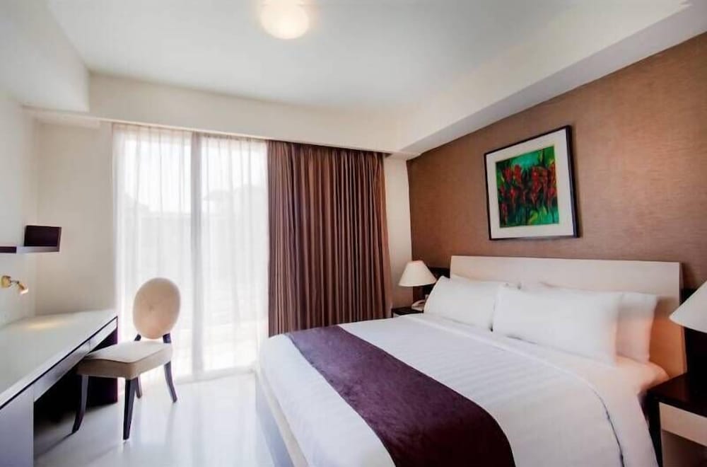 3 Bedroom Suite - Photo 2