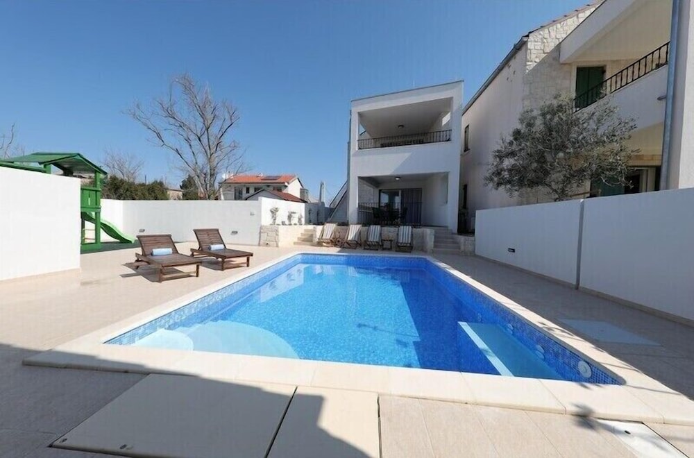 Family House photo 2