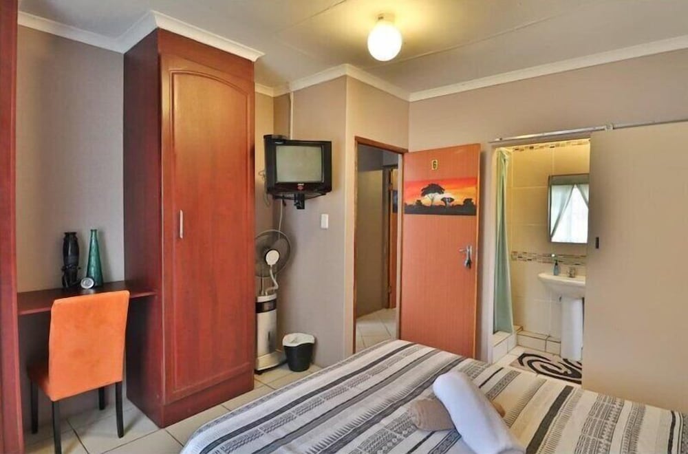 Comfort Room - Photo 1