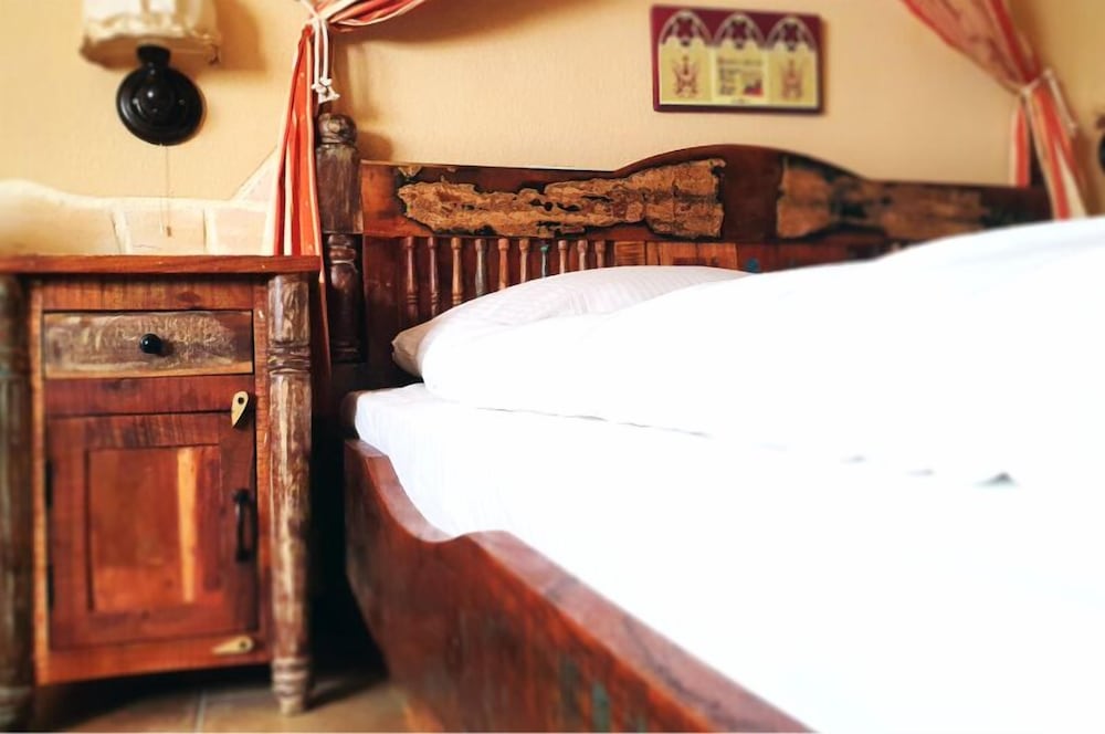 Standard Double Room Single Use, 1 King Bed photo 2
