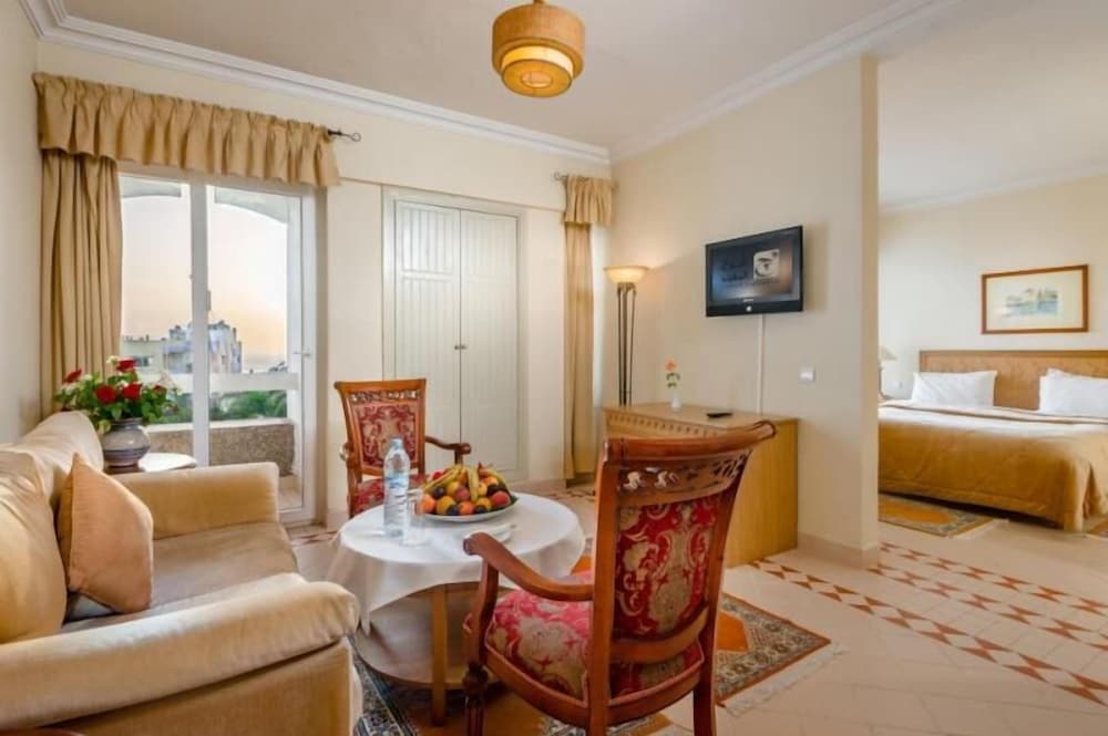 Royal Suite, 1 Double Bed photo 3