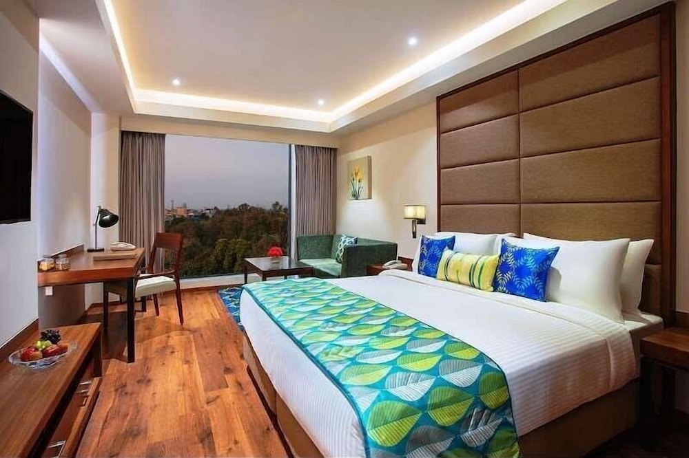 Club Room, 1 King Bed (Fortune Club Queen Room) - Photo 2
